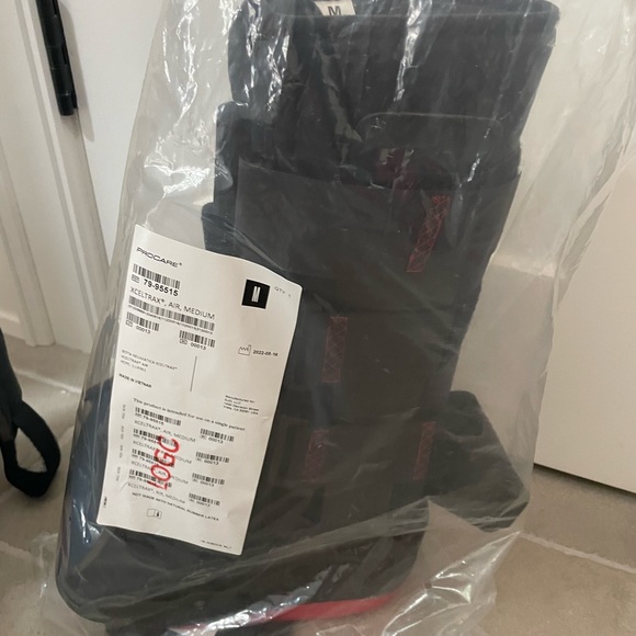 New unused Pro care xceltrax walking boot, size M - Picture 4 of 4